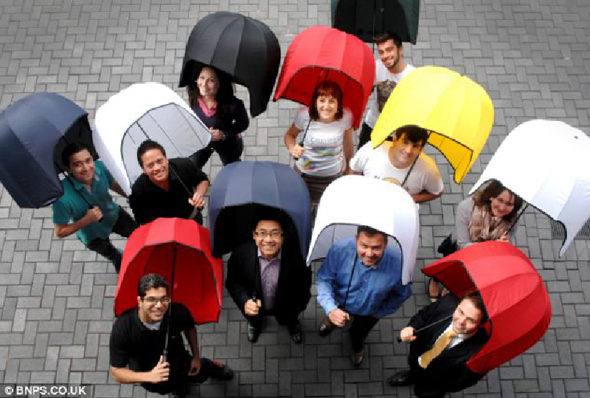 Innovador! Conoce el “paraguas te cubre de la y del viento hasta los hombros | INNOVO